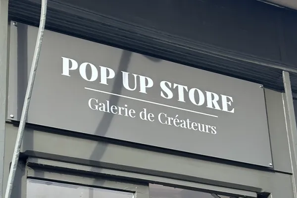 Devanture du Pop Up Store dans lequel la collection Ancestrale est exposée